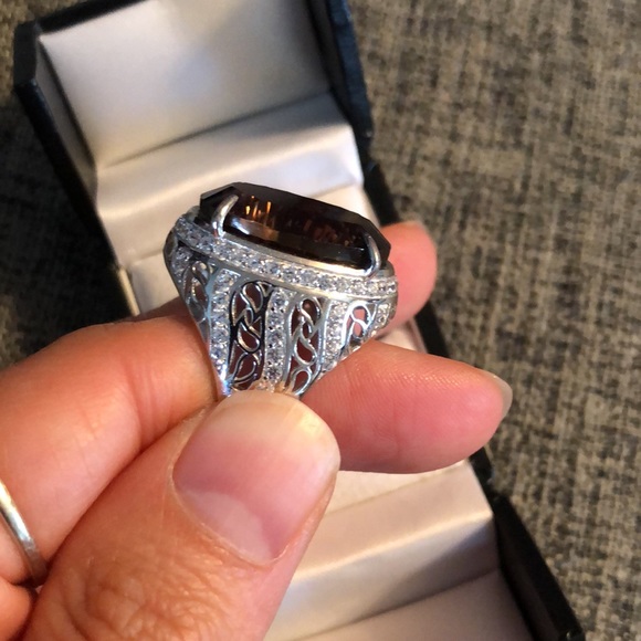 15CT Quartz Ring Size 8 - Picture 3 of 6